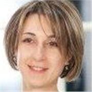 insegnante di diritto offre lezioni a ragazzi delle superiori e medie